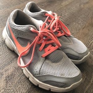 lightly used nike sneakers